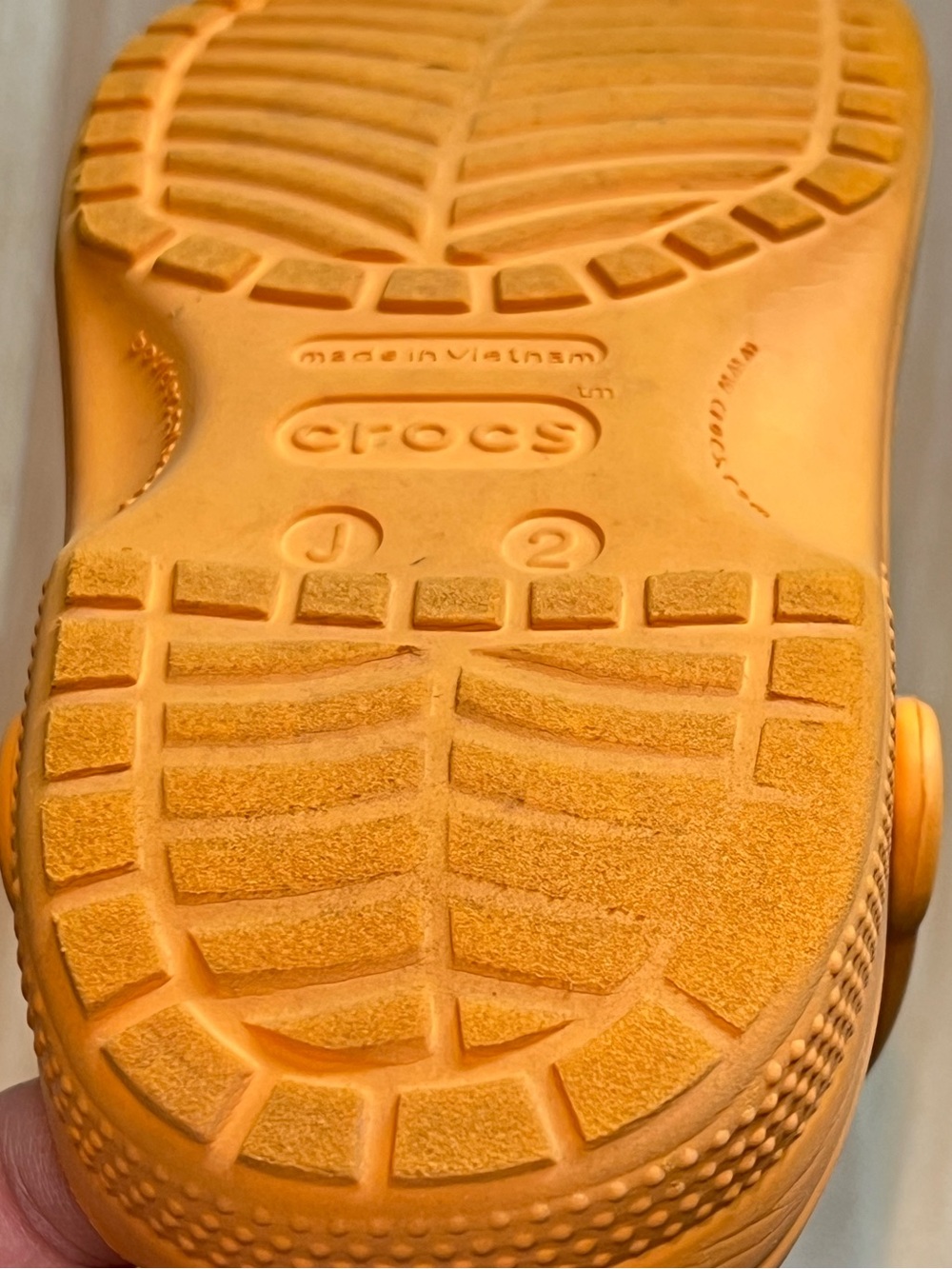 CROCS Kid’s Classic Clog - sz Junior 2 - Picture 13 of 16